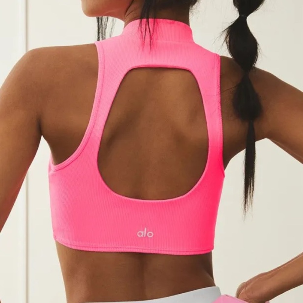 Alo Goddess Rib Cropped Dynamite Tank - Fluorescent Pink Coral